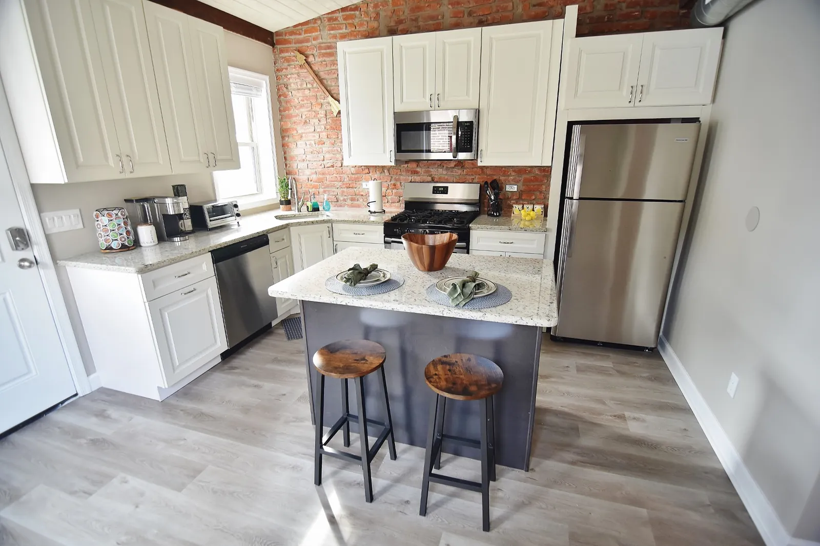 Enjoy the convenience of a fully equipped kitchen!
