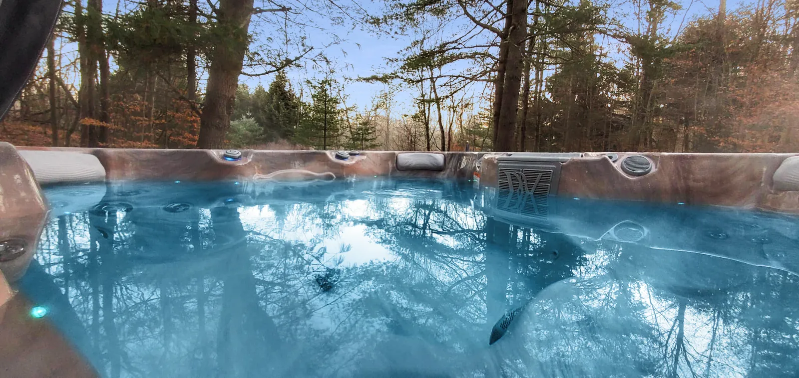 Soothe your senses and unwind in the hot tub – where relaxation meets luxury. Your perfect escape awaits at Riverfront Retreat!