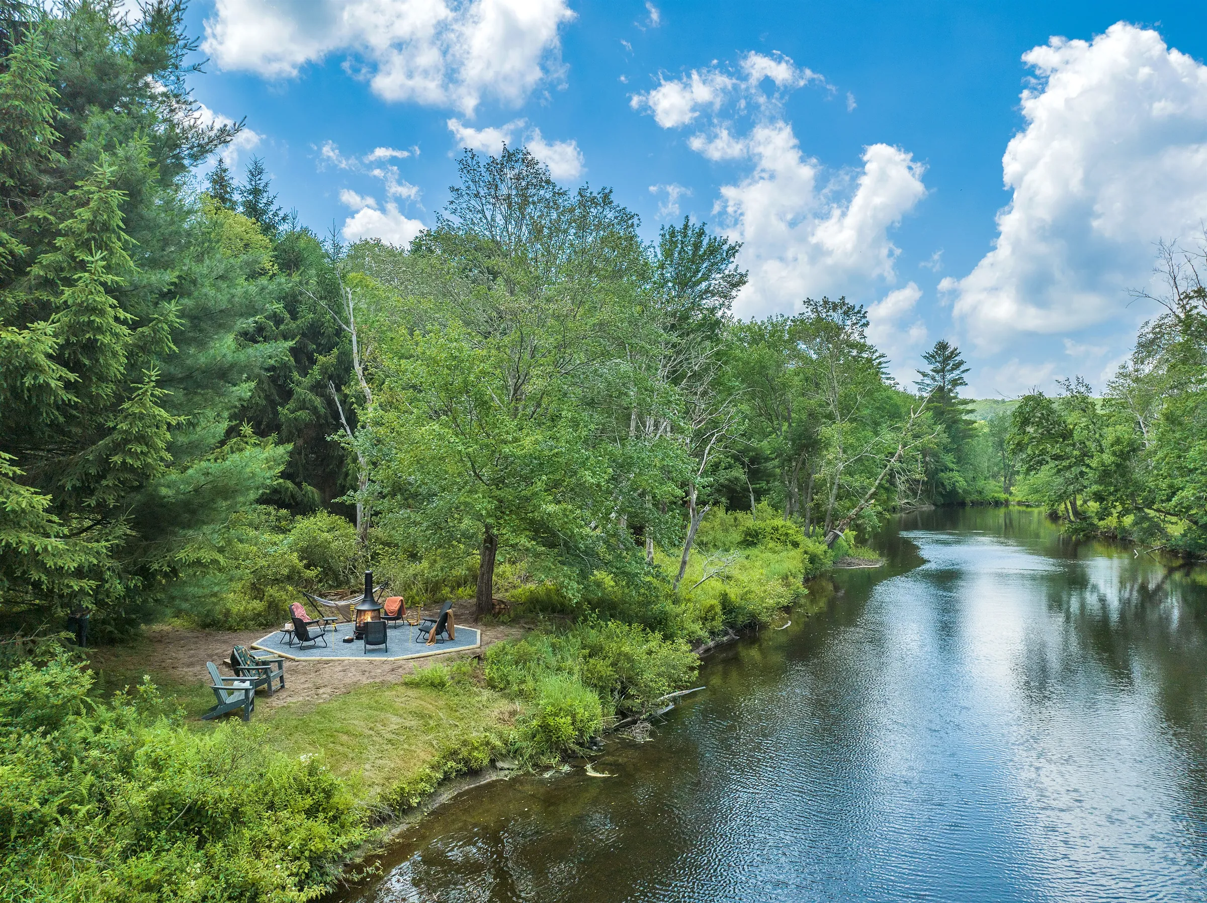 Riverfront Retreat: Private Lehigh River access, hot tub under the stars, and fire pit on the water's edge. 