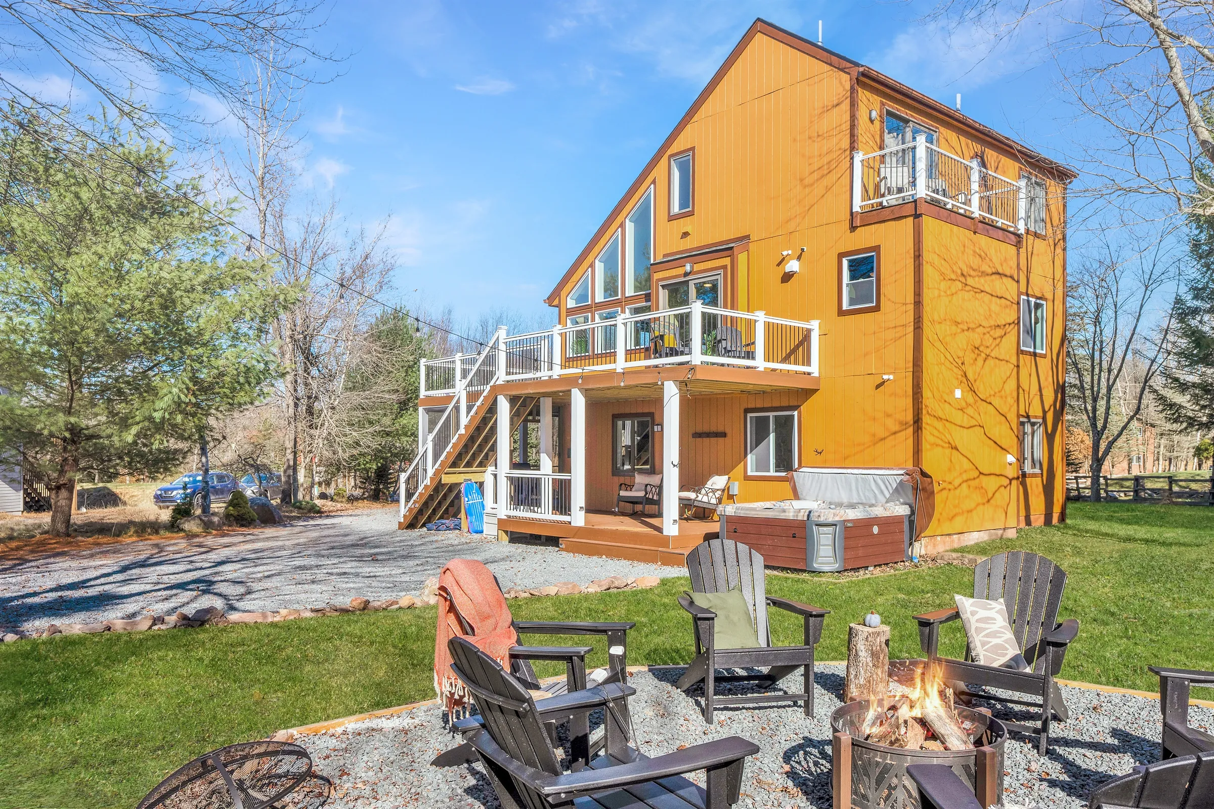Come, relax and unwind in the peaceful backyard!