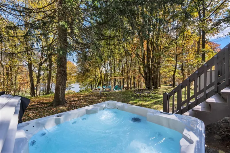 Let the bubbling warmth melt your stress away as you take in the peaceful Pocono scenery.