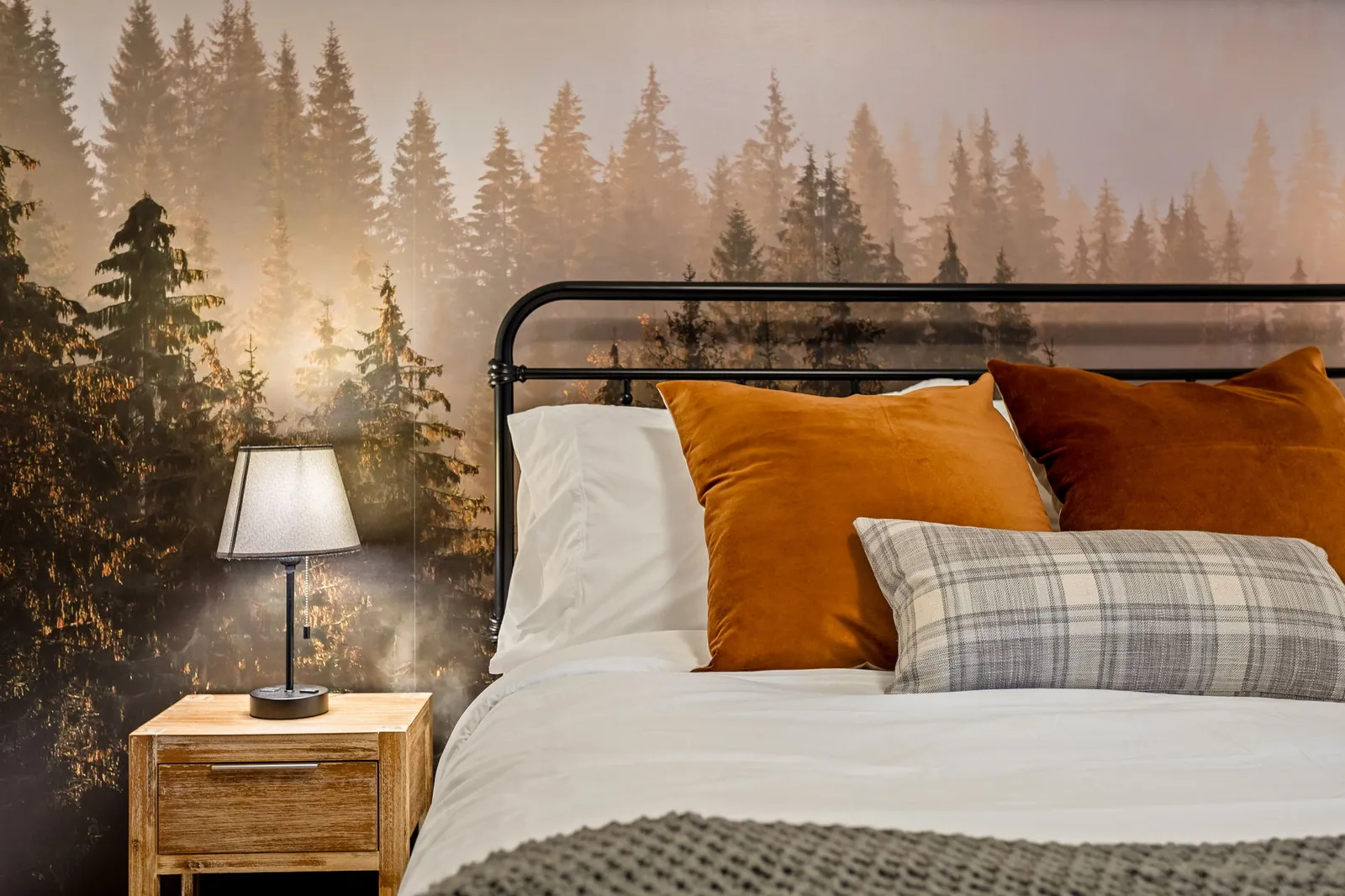 Wake up refreshed in this peaceful, serene bedroom!