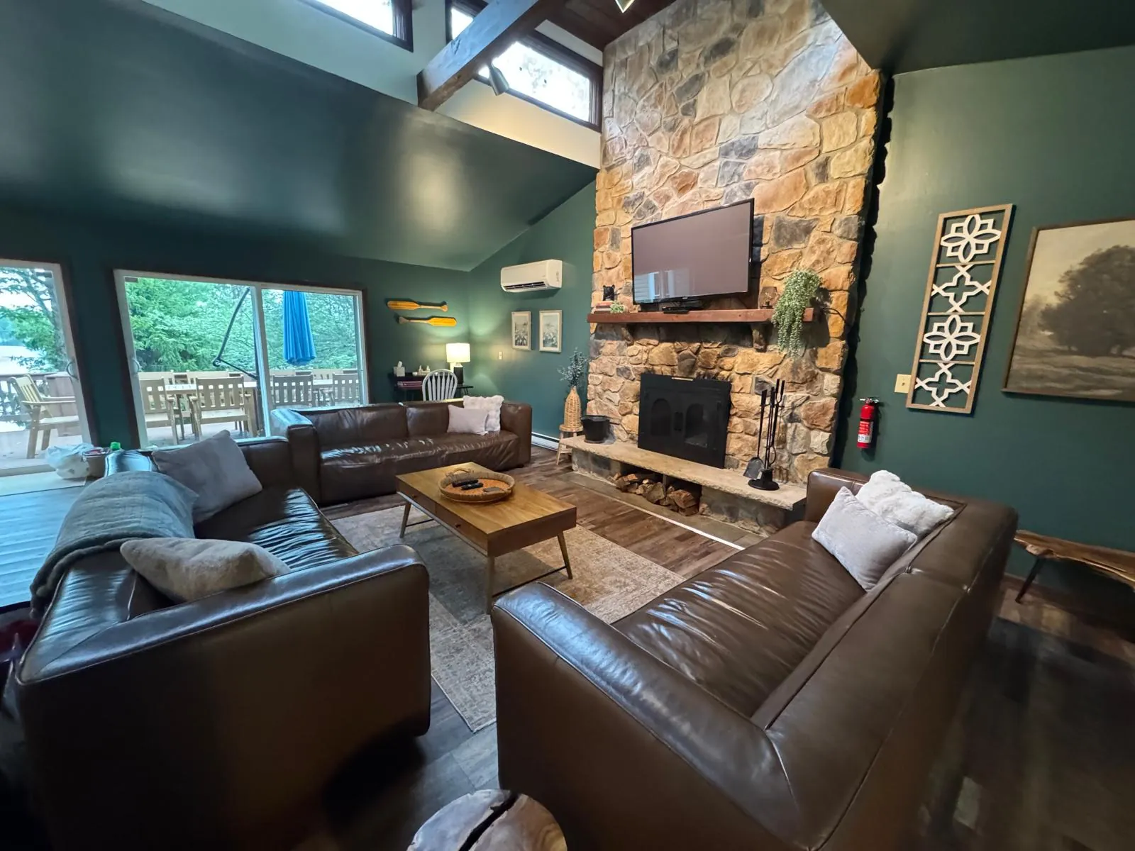 The living room in Emerald Escape offers an open concept for you and your family to enjoy— Never miss a conversation! 