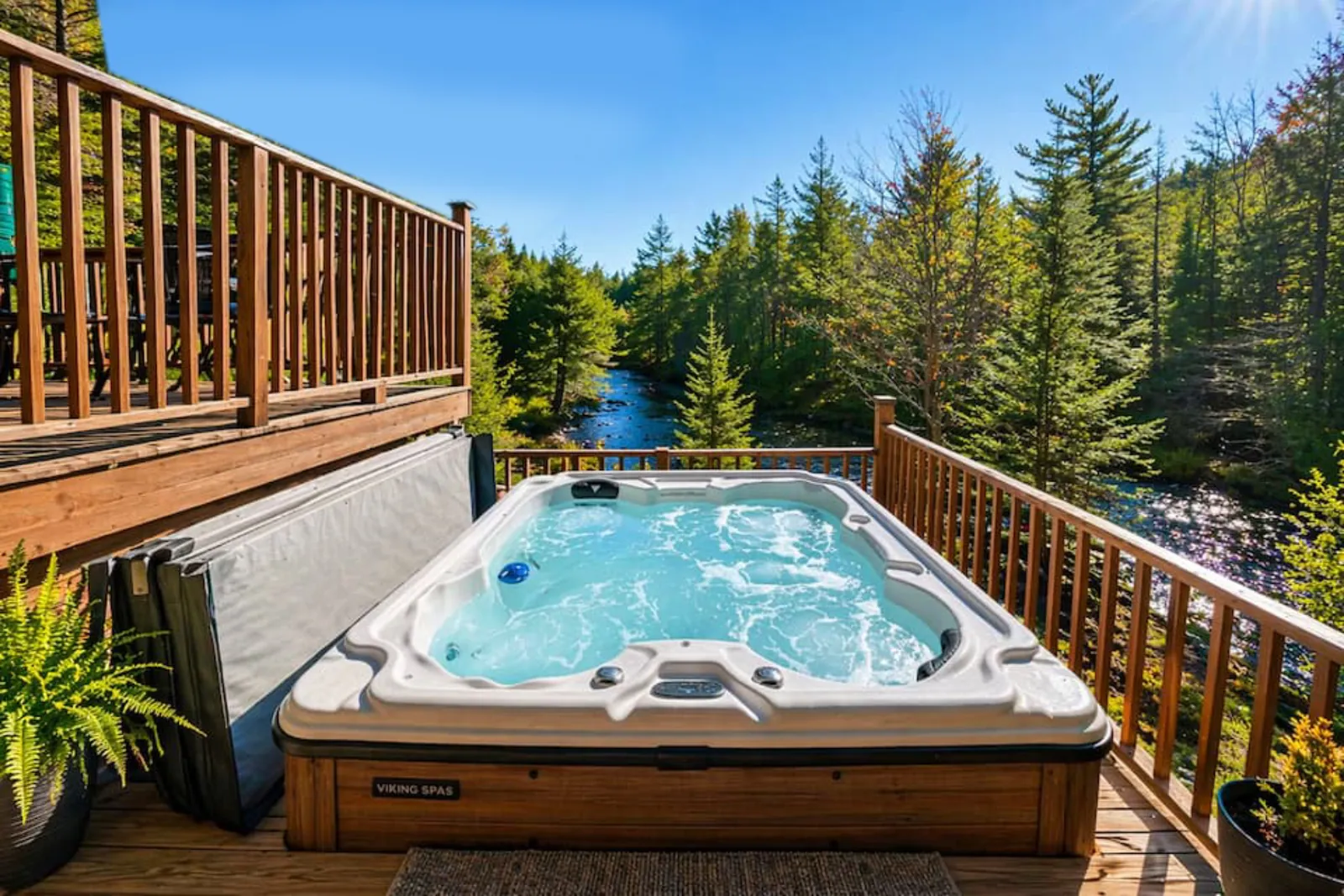 Welcome to River Rock Cabin! Soak in the hot tub while overlooking peaceful river views.